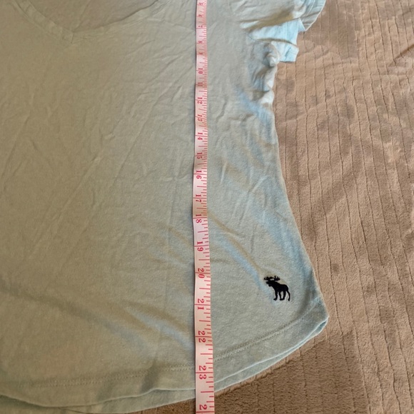 ✨3 for $25✨ Abercrombie & Fitch v-neck - Picture 6 of 7